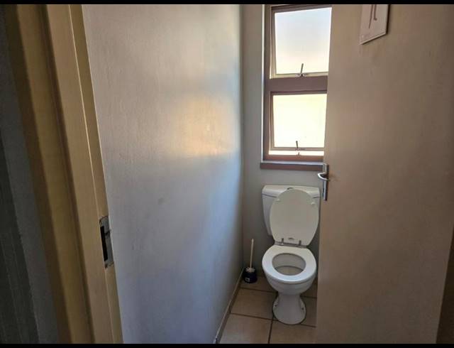 OFFICE FOR SALE IN SILVER LAKES